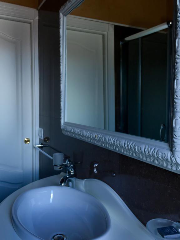 Palazzo Eliss Bed & Breakfast Margherita Di Savoia Oda fotoğraf