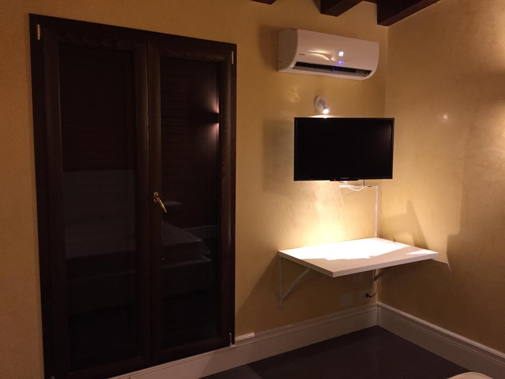 Palazzo Eliss Bed & Breakfast Margherita Di Savoia Oda fotoğraf